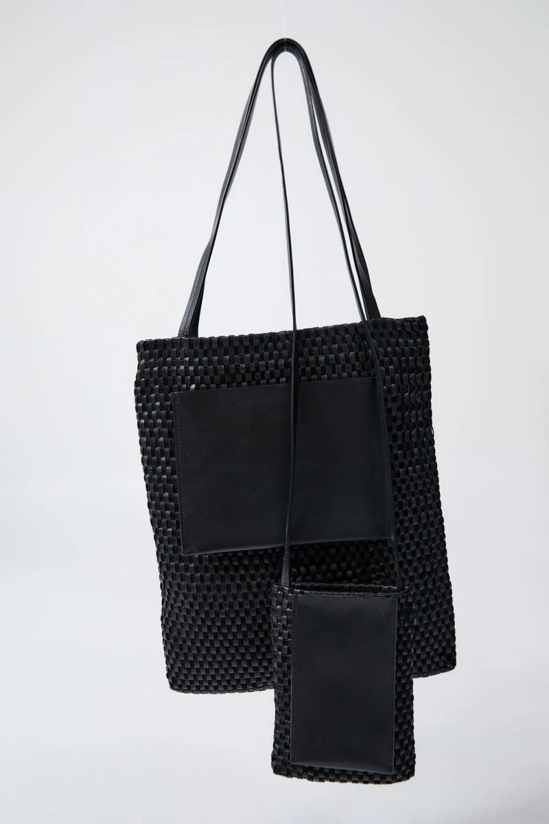 Lattice Contrast Sling Pouch - Black